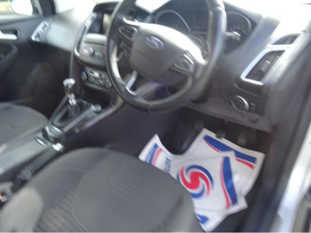 2017 Ford Focus - thumbnail 9