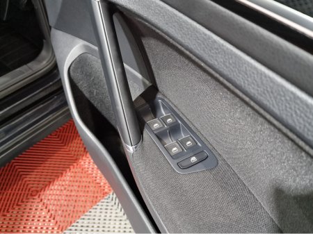 2013 Volkswagen Golf - thumbnail 23