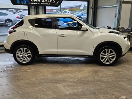 2017 Nissan Juke - thumbnail 2