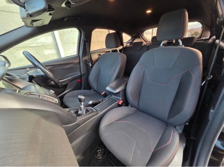 2017 Ford Focus Ford Focus 1.5 TDCi 120PS ST-Line Powershift €10,950 thumbnail