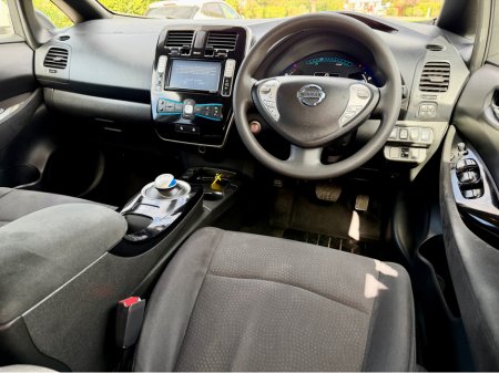 2015 Nissan Leaf - thumbnail 18