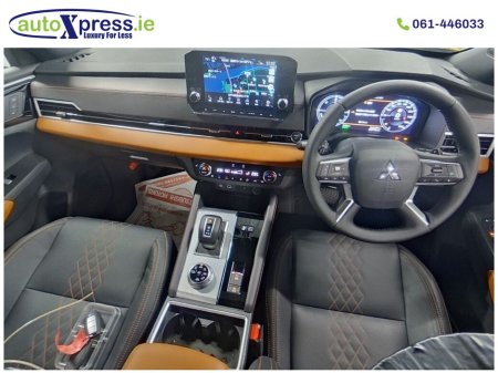 2023 Mitsubishi Outlander - thumbnail 2