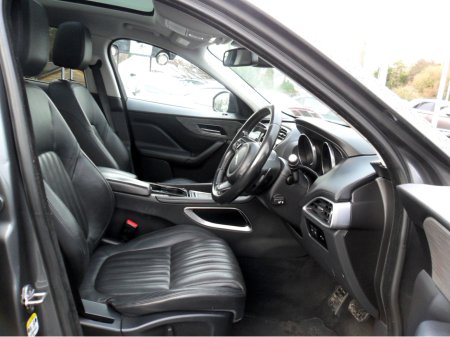 2016 Jaguar F-Pace 2.0 D PORTFOLIO  AUTO.......NCT 09/26........ENGINE REBUILT BY JAGUAR €18,995 thumbnail