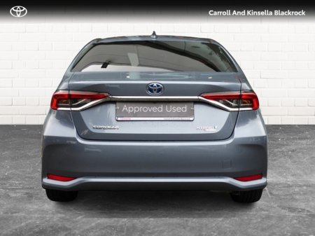 2022 Toyota Corolla Hybrid Luna Sport Saloon €27,950 thumbnail