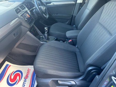 2023 Volkswagen Tiguan Allspace 2.0 TDI 150HP Life €38,950 thumbnail