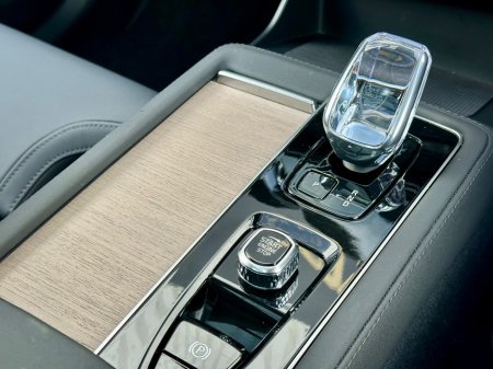 2025 Volvo XC90 - thumbnail 9