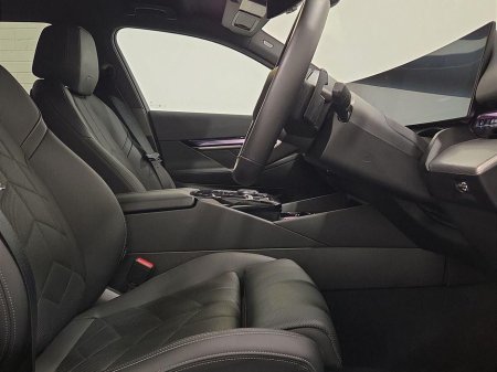 2025 BMW 5 Series - thumbnail 12