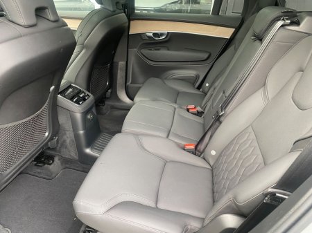 2025 Volvo XC90 T8 Dark Plus AWD Auto (PHEV) €78,900 thumbnail