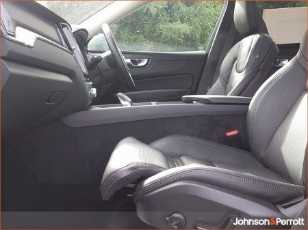 2025 Volvo XC60 T6 350 bhp AWD PHEV Ultra Bright (Three Year Volvo Warranty + Two Year Volvo Service Plan) €69,900 thumbnail