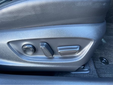 2019 Toyota Camry WS HYBRID AUTOMATIC 2.5 PETROL //HALF LEATHER SEATS//ELECTRIC DRIVERS SEAT//KEYLESS ENTRY//ADAPTIVE CRUISE CONTROL//REVERSE CAMERA// €25,950 thumbnail