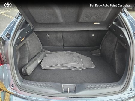 2023 Toyota C-HR C-HR HYBRID LUNA €29,900 thumbnail