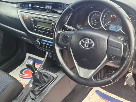 2015 Toyota Auris D-4D 90 (1.4) 5Dr Aura €8,950 thumbnail