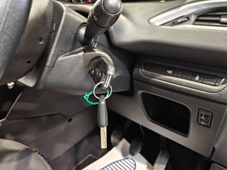 2014 Peugeot 208 - thumbnail 13