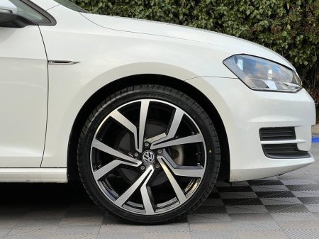 2014 Volkswagen Golf R-LINE PACK 1.2 TSI AUTO // NEW 19" ALLOYS // BLUETOOTH MUSIC // AIR CONDITIONING €14,550 thumbnail