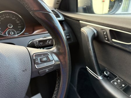 2012 Volkswagen Passat - thumbnail 12