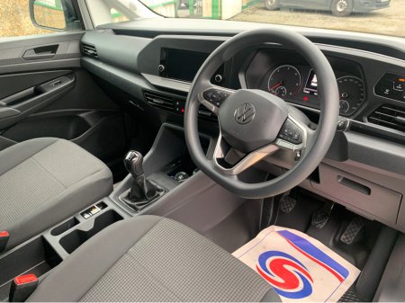 2022 Volkswagen Caddy CARGO BUS TDI 102HP MANUAL 6SPEED FWD 5DR €16,950 thumbnail