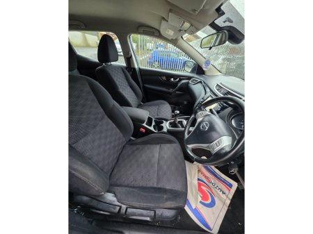 2017 Nissan Qashqai 1.5 DSL XE €8,995 thumbnail