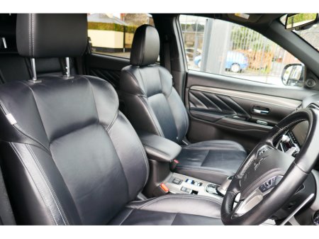 2020 Mitsubishi Outlander 2.4 DYNAMICS PHEV 221 €23,500 thumbnail