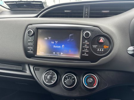 2018 Toyota Yaris - thumbnail 19