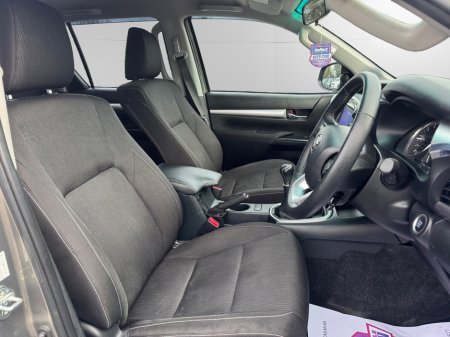 2025 Toyota Hilux *NO VAT* 2.8L SR5 MANUAL #340 €52,999 thumbnail