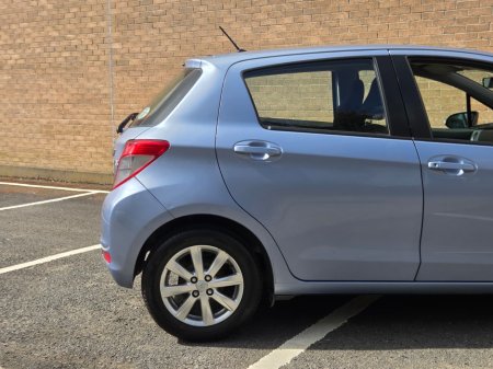 2013 Toyota Yaris - thumbnail 16