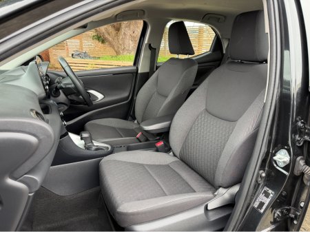 2023 Toyota Yaris - thumbnail 28