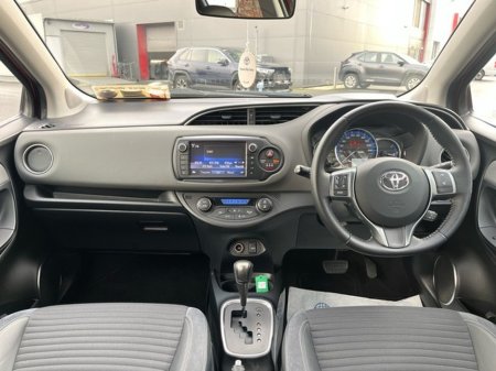 2016 Toyota Yaris - thumbnail 8
