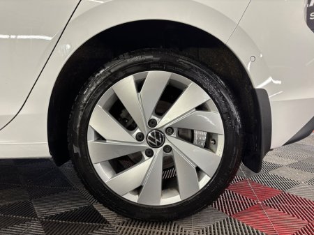 2025 Volkswagen Golf GOLF EDITION 75 2.0 TDI 116HP €33,950 thumbnail