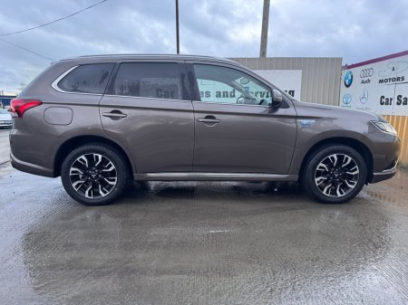 2016 Mitsubishi Outlander - thumbnail 14