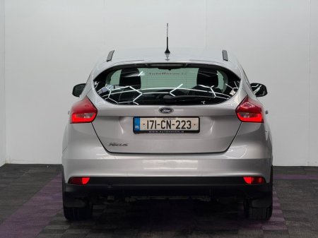 2017 Ford Focus - thumbnail 5