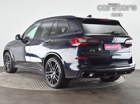2022 BMW X5 xDrive45e xLine €57,880 thumbnail