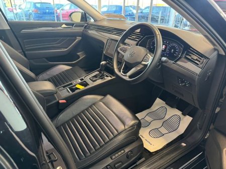 2022 Volkswagen Passat 2.0 TDI 150HP Elegance DSG €29,995 thumbnail