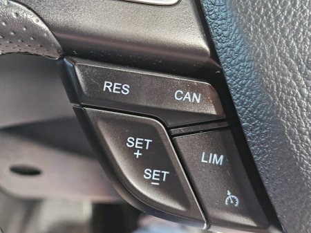 2018 Ford Focus - thumbnail 10