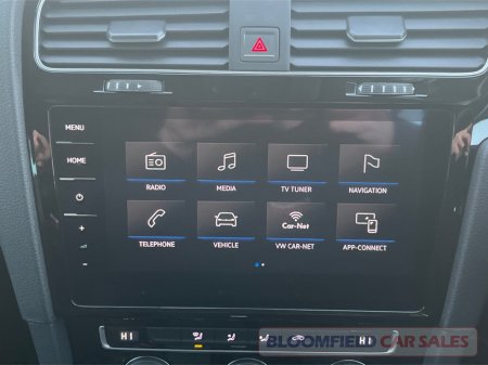 2017 Volkswagen Golf HIGHLINE , AUTO // LOW MILEAGE €17,950 thumbnail