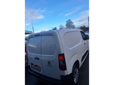 2022 Peugeot Partner PROFESSIONAL PREMIUM BLUEHDI L1 €12,900 thumbnail