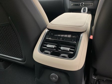 2025 Volvo XC90 - thumbnail 18