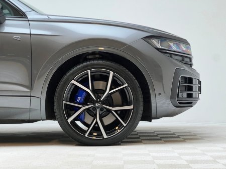 2025 Volkswagen Touareg - thumbnail 8