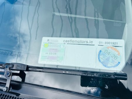 2016 Toyota Yaris - thumbnail 9