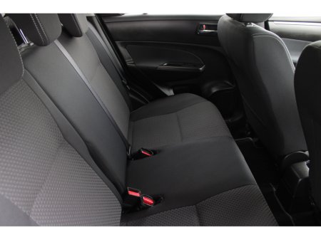 2015 Suzuki Swift - thumbnail 17