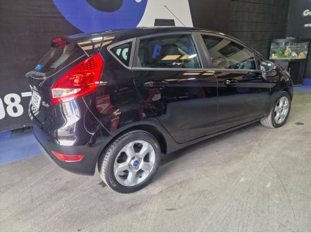 2011 Ford Fiesta - thumbnail 10