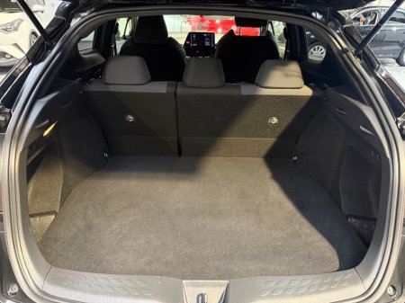 2020 Toyota C-HR 1.8 HYBRID LUNA €21,890 thumbnail