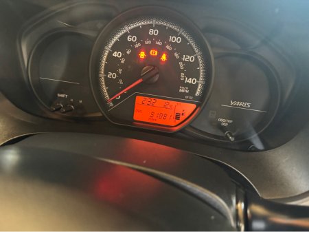 2015 Toyota Yaris - thumbnail 11