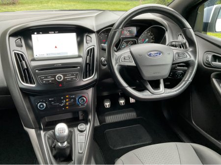 2017 Ford Focus - thumbnail 14