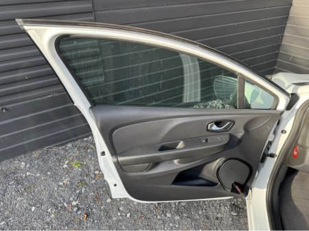 2017 Renault Clio 1.2 RL AUTO 5DR €11,495 thumbnail