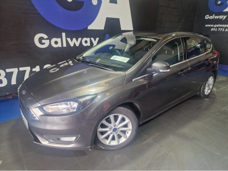 2017 Ford Focus - thumbnail 3