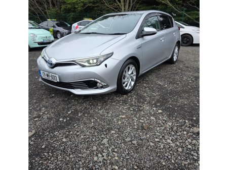 2017 Toyota Auris Hybrid €15,950 thumbnail