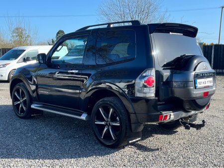 2016 Mitsubishi Shogun - thumbnail 6