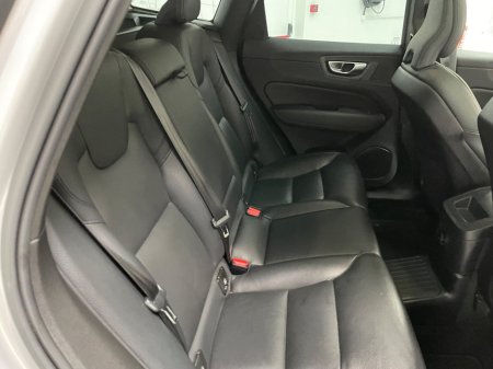 2023 Volvo XC60 - thumbnail 10