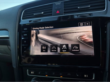 2019 Volkswagen Golf FULL CREAM LEATHER SEATS  ELECTRIC HEATED SEATS SAT NAV PACK - VIRTUAL CLOCKS -REVERSE CAMERA - NAVIGATION - CARPLAY - ANDROID AUTO- BLIND SPOT REAR TRAFFIC ASSIST - DISCOVER PRO €21,950 thumbnail