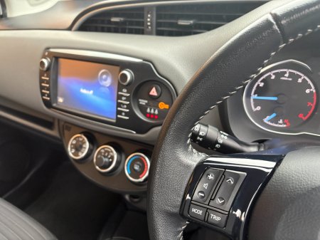 2018 Toyota Yaris - thumbnail 15